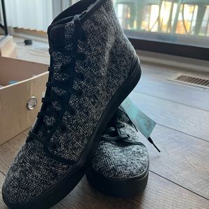TOMS men’s NEW sneakers